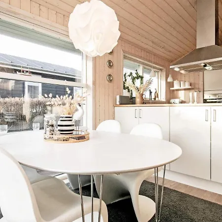 Holiday home 6 Person In Tranekaer-by Traum
